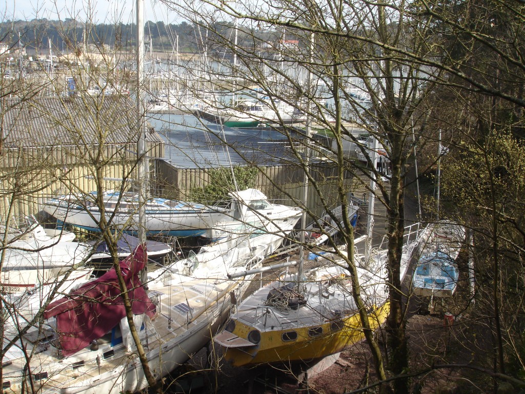 Dominao à sec au port de Lézardrieux (en jaune en bas à droite) avec le bateau de Paolo et Sandra (en bas à gauche) qui partent avec nous