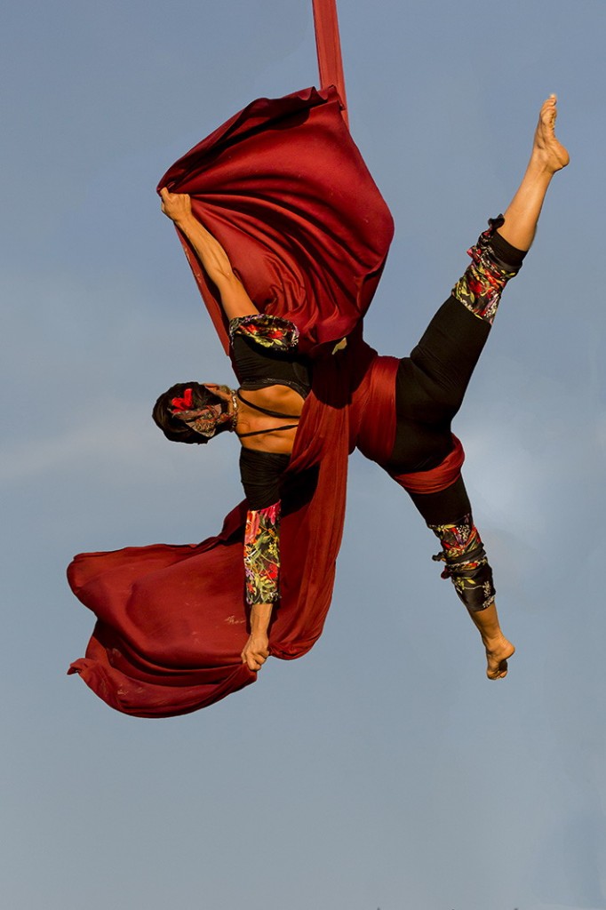 spectacle de danse et acrobatie aérienne sur voilier : "Maria en voyage"