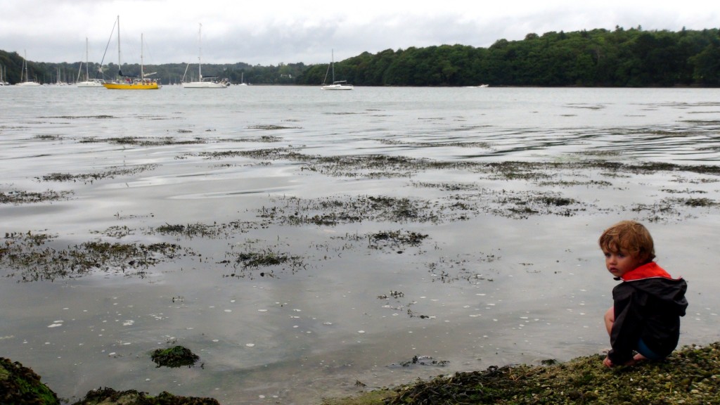 tentative de sortir du bateau sous la pluie... mouillage sur l'Odet