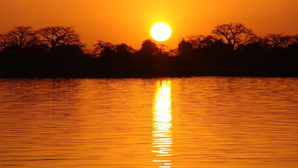 coucher de soleil devant notre mouillage dans le Siné Saloum